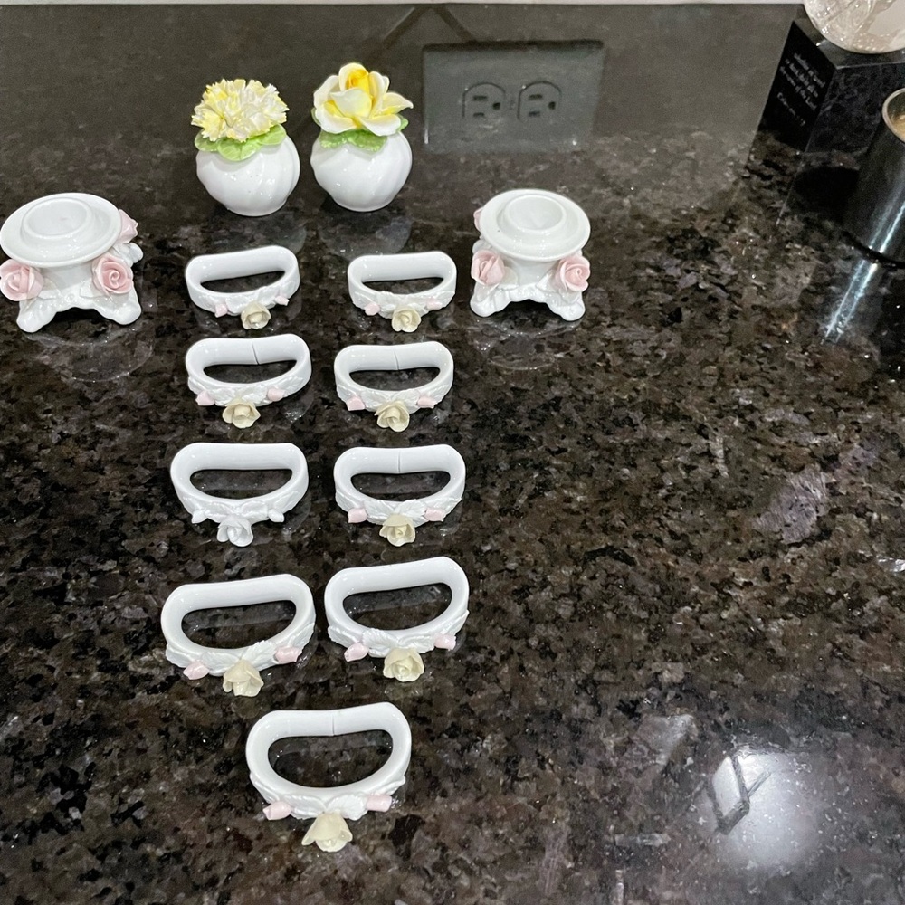 Salt & pepper shakers, 2 candle holders, 9 napkin rings